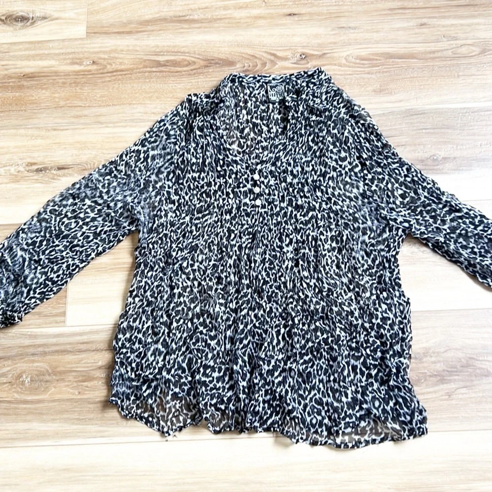 Casual Studio Blouse - Picture 6 of 15